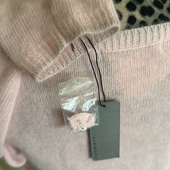 Women’s pink sweater, brand new with tags, 70% Angora rabbit hair/30% Nylon - Picture 4 of 5